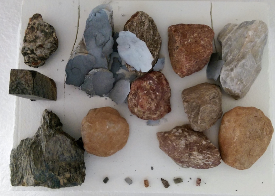 Für den Wärmespeicher testeten die Forschenden verschiedene Steinsorten.