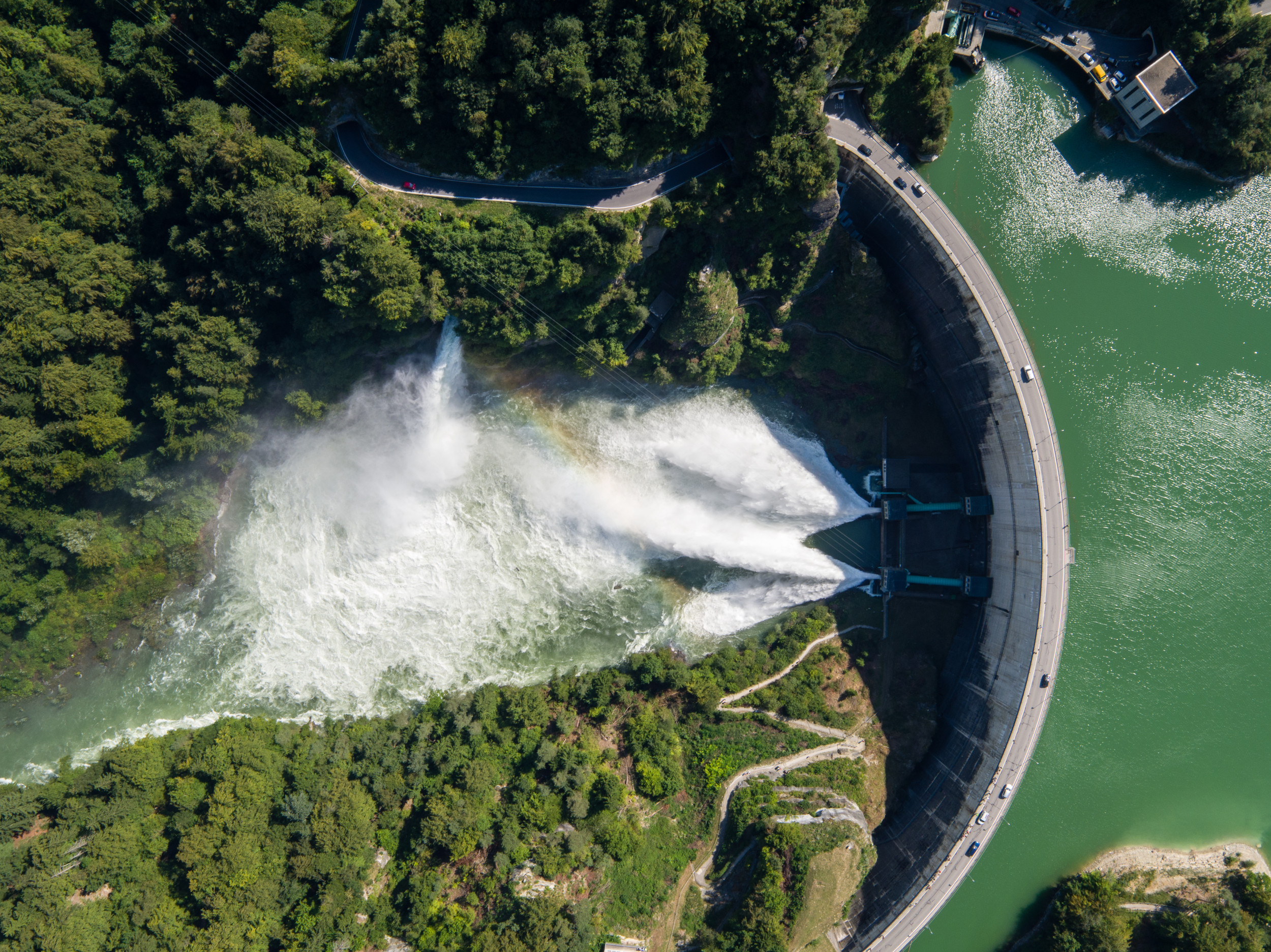 Während dem Flut-Experiment strömten 9,5 Millionen Kubikmeter Wasser aus dem Greyerzersee und verursachten ein künstliches Hochwasser.