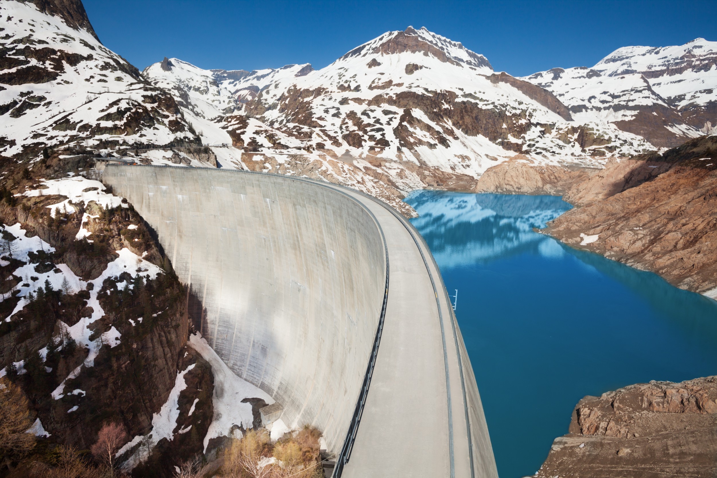 The Lac d’Émosson reservoir in the canton of Valais: hydropower is an important industrial sector for mountain cantons.