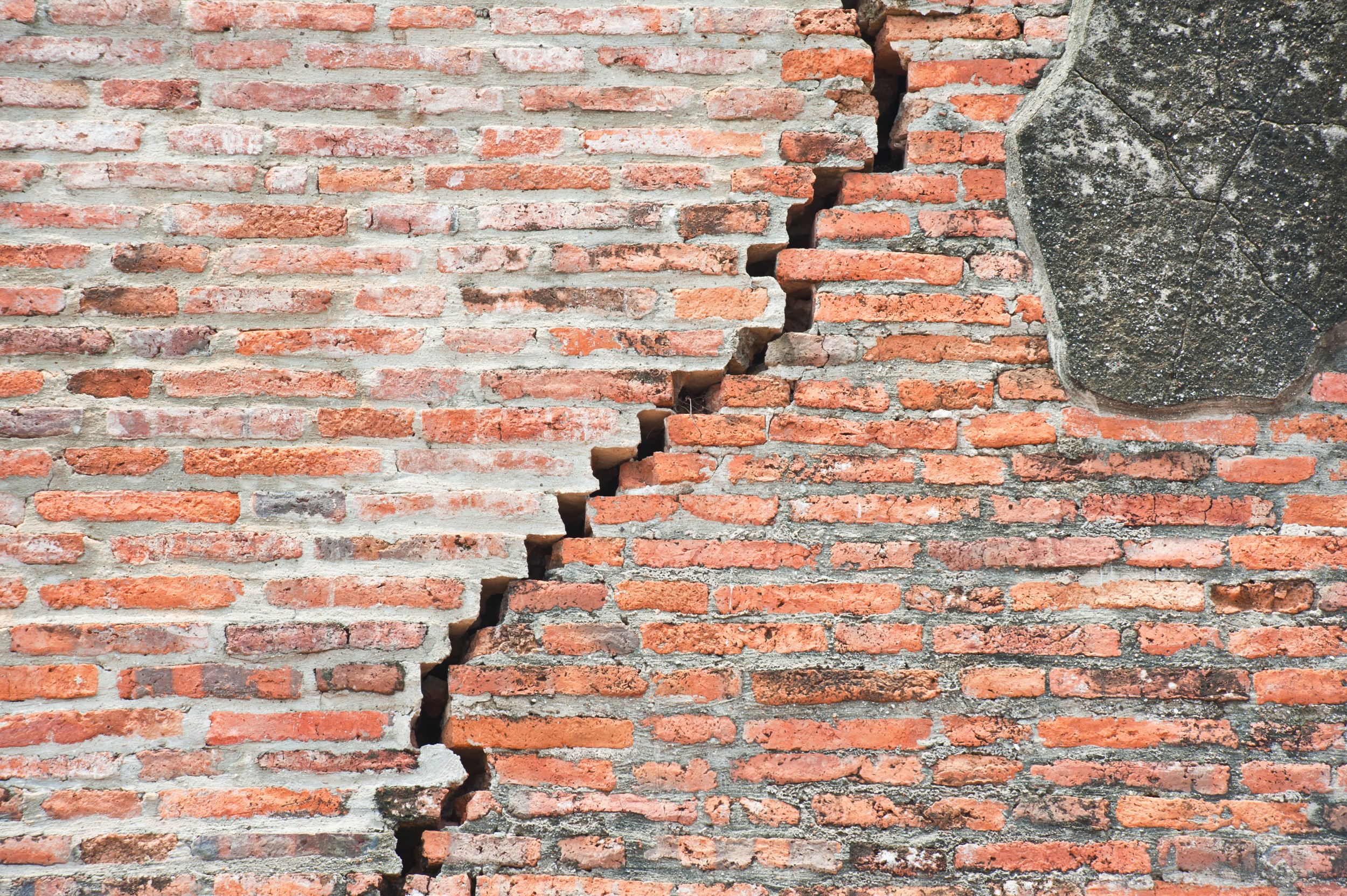 Damage such as cracks in walls should not occur – even if  geothermal drilling is carried out nearby.