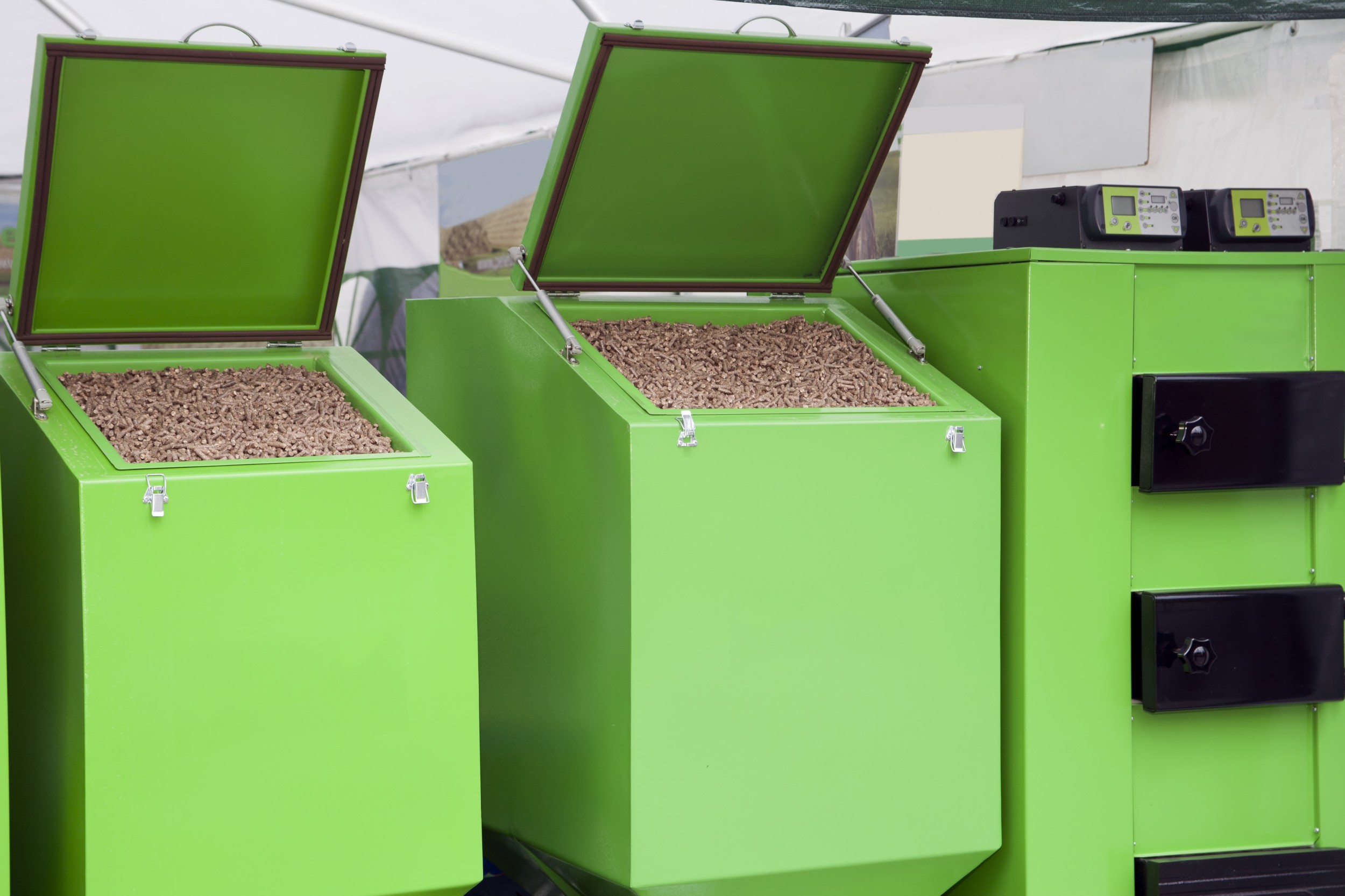 The heat from wood pellet heating systems can also be upgraded with the help of adsorption heat pumps – and thus used more efficiently and in a more environmentally friendly way.