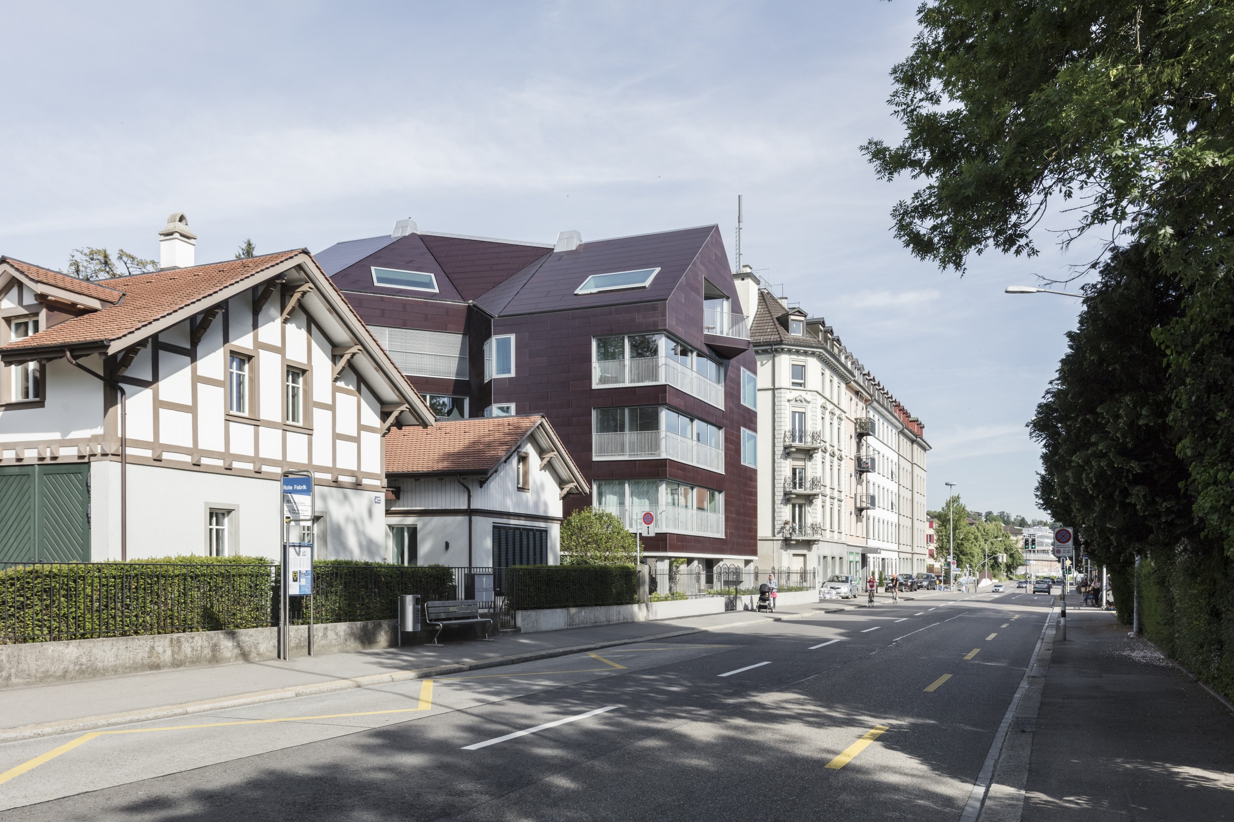 Susciter l’enthousiasme des gens pour le photovoltaïque sur les bâtiments nécessite des projets de démonstration réussis, comme cette maison de Zurich dotée d’une façade active.
