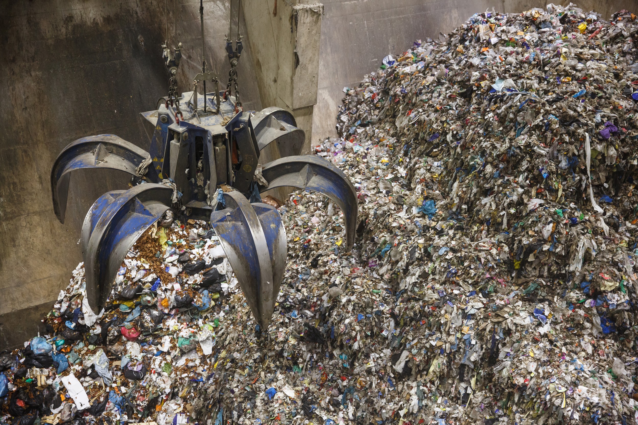 Les montagnes de déchets peuvent être converties en électricité et en chaleur grâce à des méthodes appropriées.